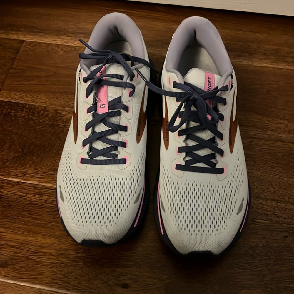 Brooks Women's Sneakers - White and Pink